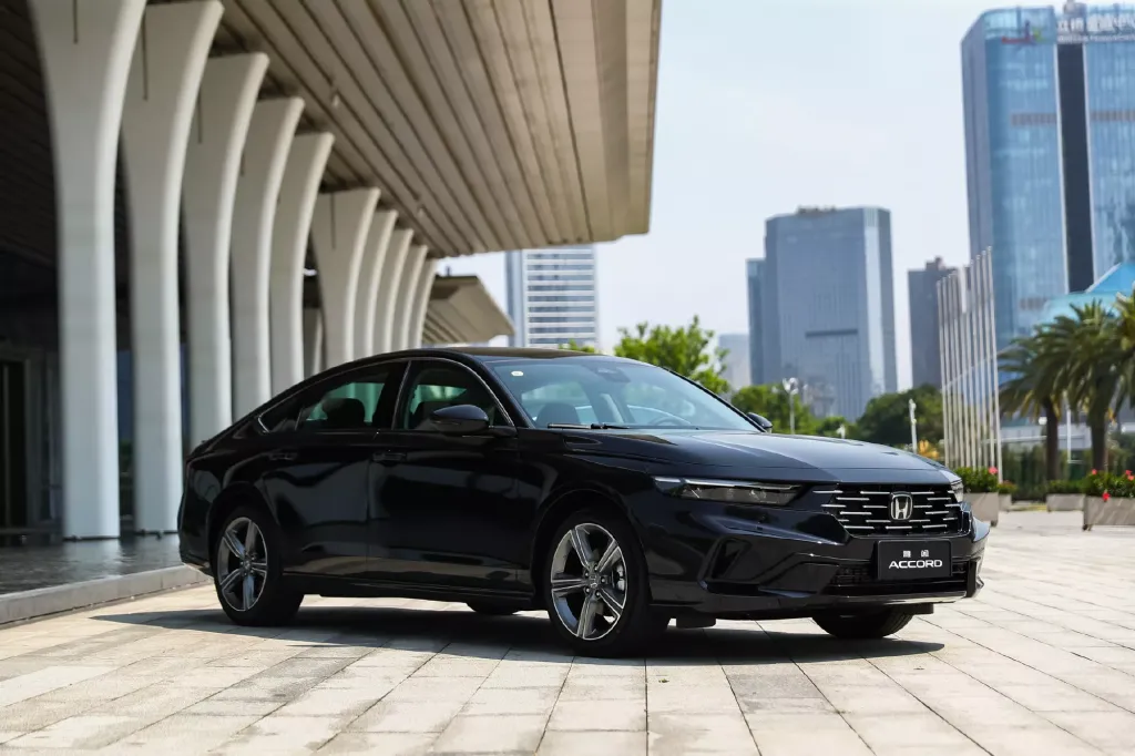 Honda Accord e:PHEV в Китае резко подешевел: скидка 100 000 юаней и лимит 1000 машин