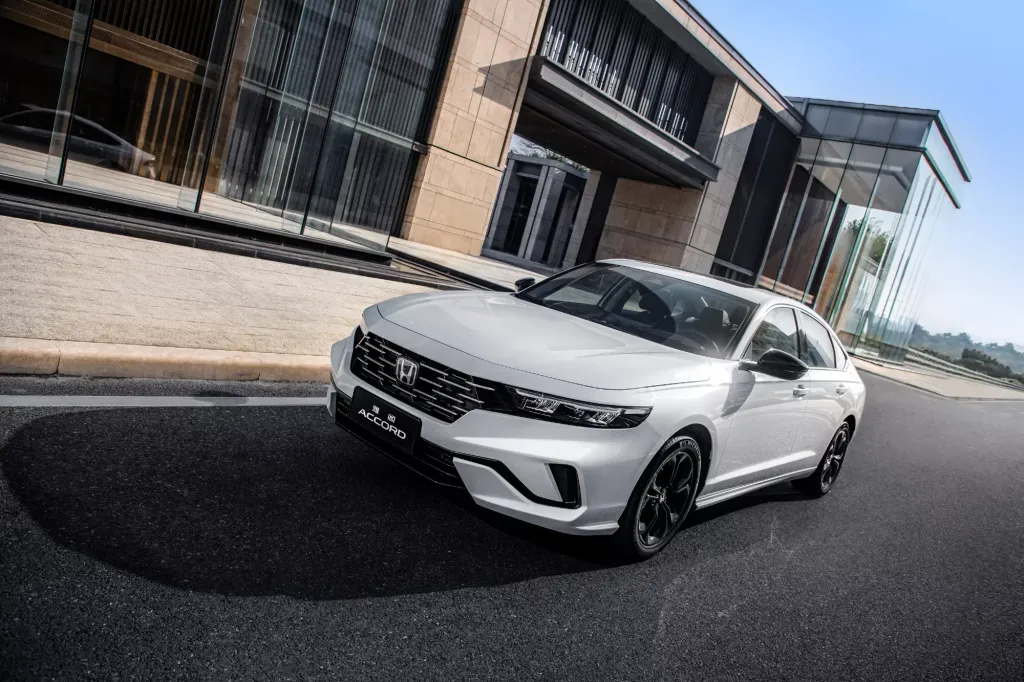 Honda Accord e:PHEV в Китае резко подешевел: скидка 100 000 юаней и лимит 1000 машин