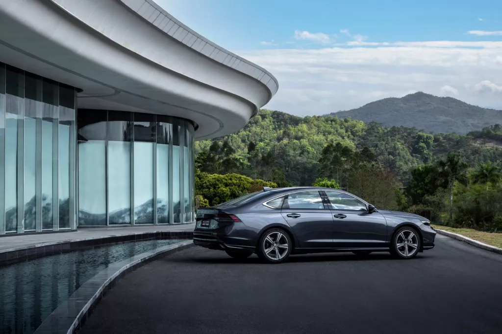 Honda Accord e:PHEV в Китае резко подешевел: скидка 100 000 юаней и лимит 1000 машин