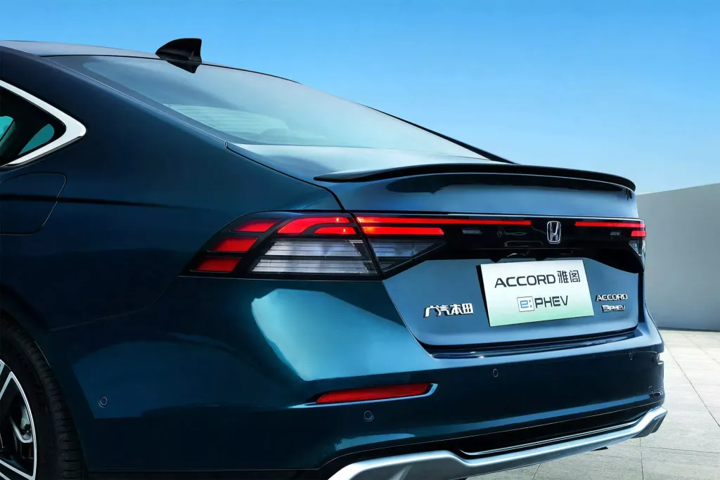 Honda Accord e:PHEV в Китае резко подешевел: скидка 100 000 юаней и лимит 1000 машин