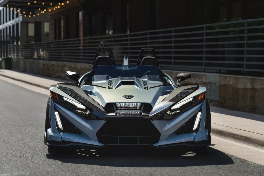 Polaris Slingshot Signature Edition 2026 получил уникальную краску и богатое оснащение