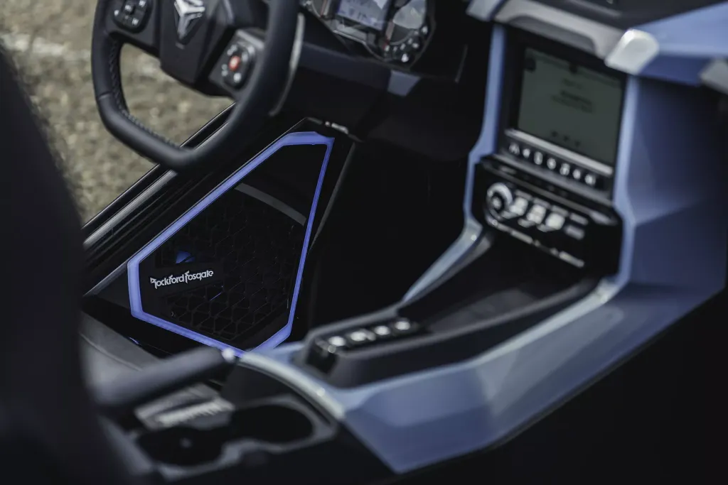 Polaris Slingshot Signature Edition 2026 получил уникальную краску и богатое оснащение