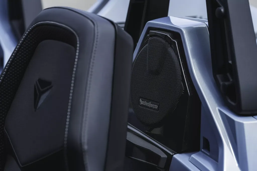 Polaris Slingshot Signature Edition 2026 получил уникальную краску и богатое оснащение