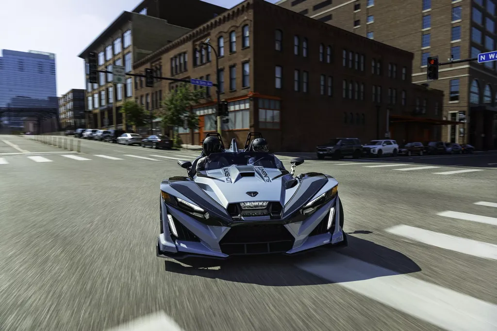 Polaris Slingshot Signature Edition 2026 получил уникальную краску и богатое оснащение