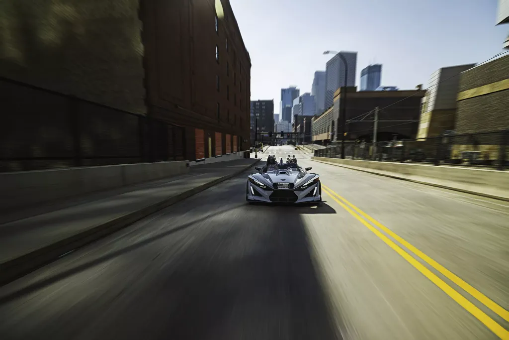 Polaris Slingshot Signature Edition 2026 получил уникальную краску и богатое оснащение