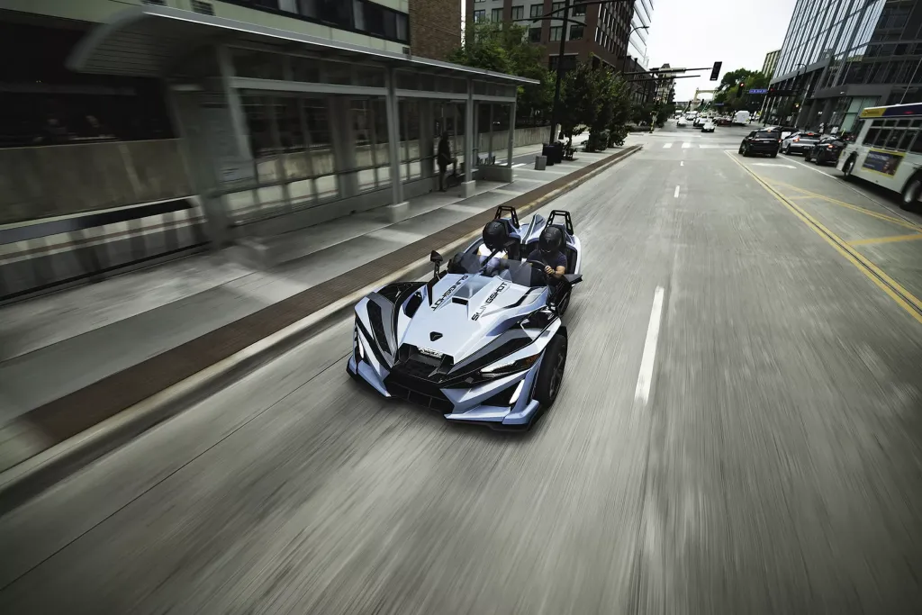 Polaris Slingshot Signature Edition 2026 получил уникальную краску и богатое оснащение