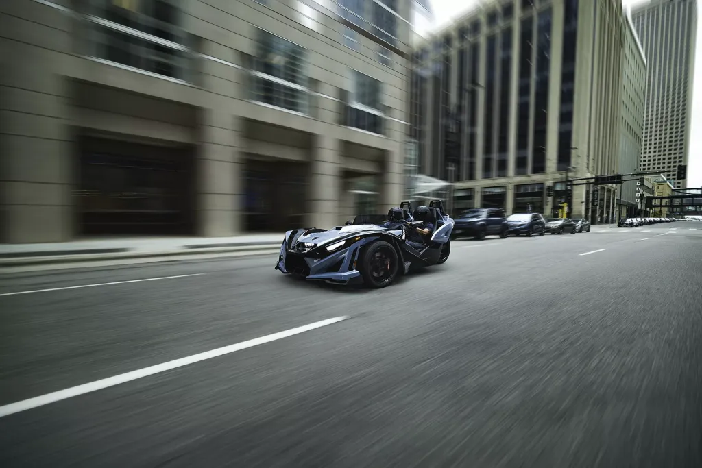 Polaris Slingshot Signature Edition 2026 получил уникальную краску и богатое оснащение