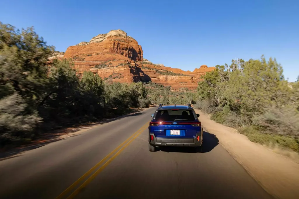 Subaru Outback 2026 впервые получил систему движения без рук на автомагистралях