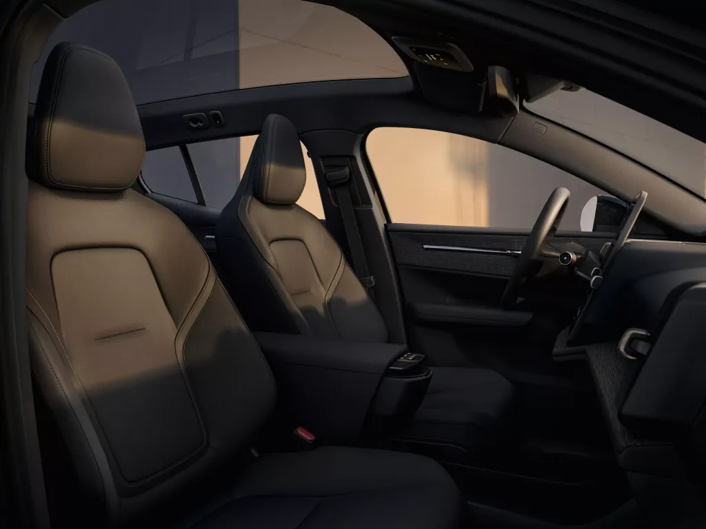 Volvo EX30 получил новую базовую версию, V2L и обновления мультимедиа в Европе