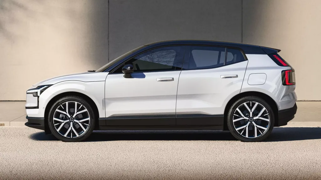 Volvo EX30 получил новую базовую версию, V2L и обновления мультимедиа в Европе