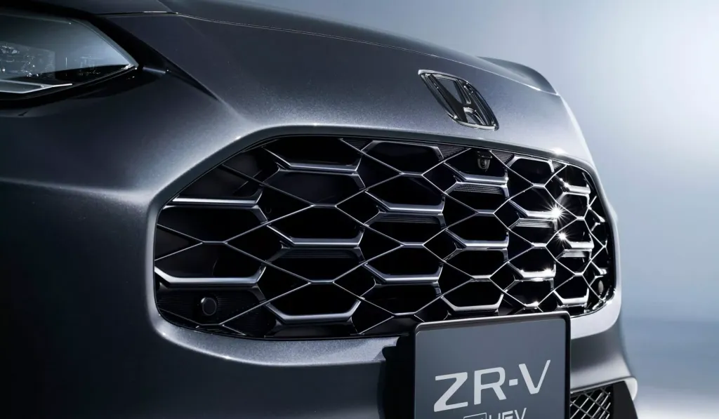 Honda ZR-V в Японии обновили: новые версии, цвета и только гибрид