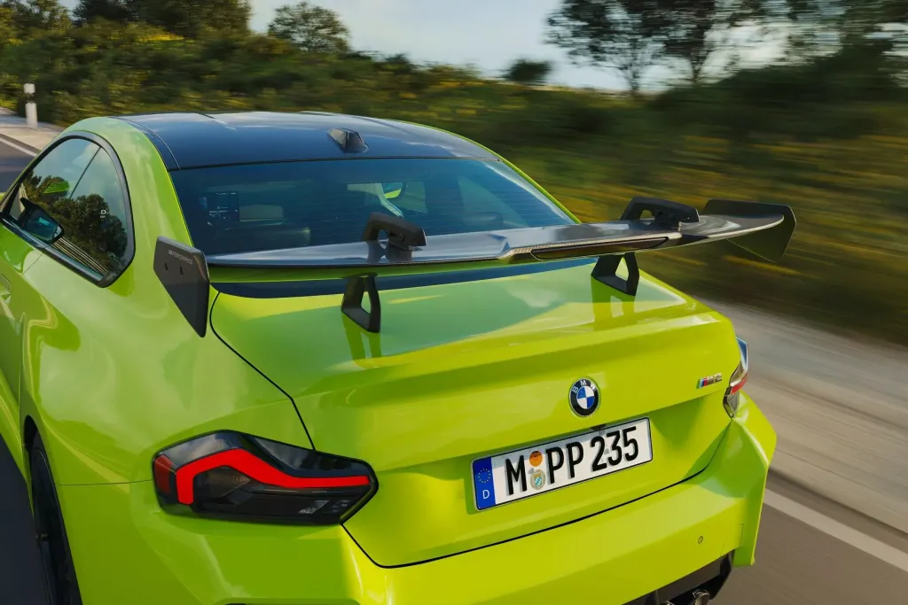 BMW M2: фирменный пакет M Performance Track Kit с аэродинамикой и регулируемой подвеской для гоночной трассы