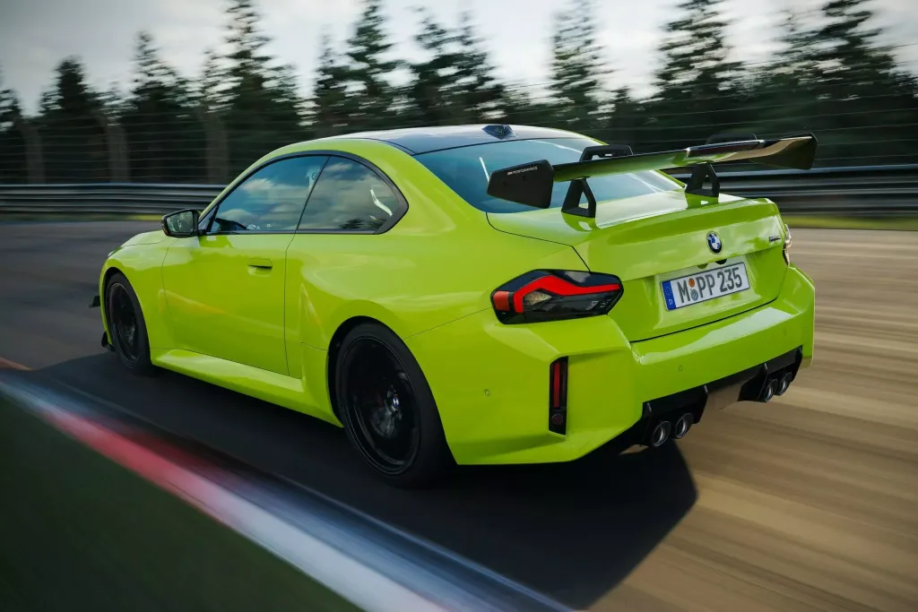 BMW M2: фирменный пакет M Performance Track Kit с аэродинамикой и регулируемой подвеской для гоночной трассы