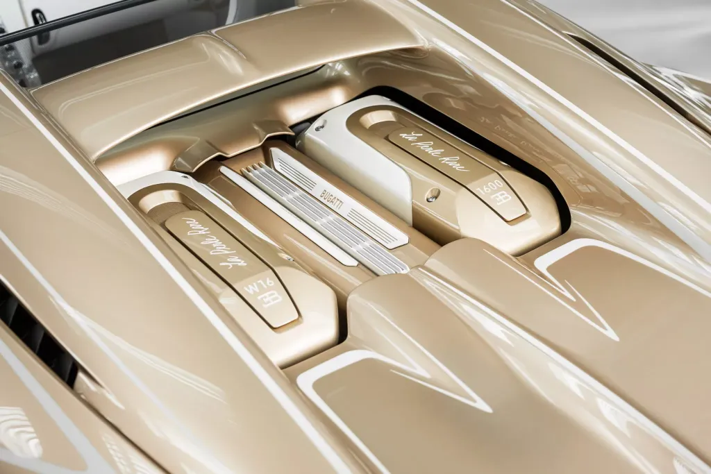 Bugatti W16 Mistral La Perle Rare — уникальный родстер Sur Mesure с перламутровой окраской