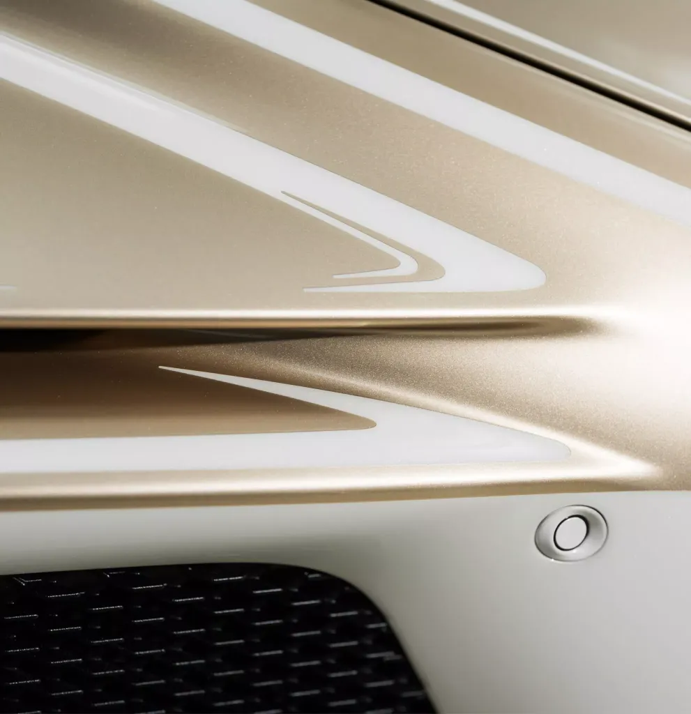 Bugatti W16 Mistral La Perle Rare — уникальный родстер Sur Mesure с перламутровой окраской