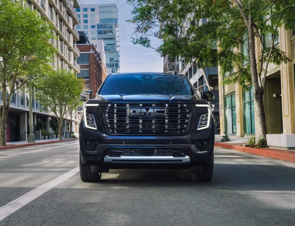 GM запускает продажи Cadillac Escalade, Chevrolet Tahoe и Chevrolet Silverado в Великобритании