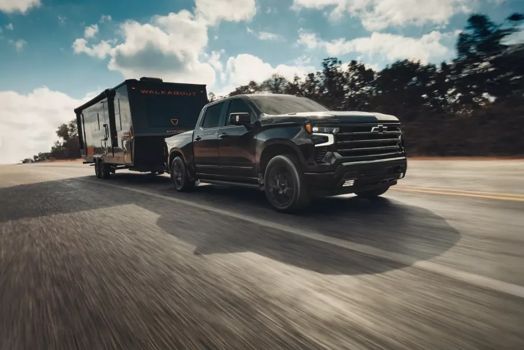 GM запускает продажи Cadillac Escalade, Chevrolet Tahoe и Chevrolet Silverado в Великобритании