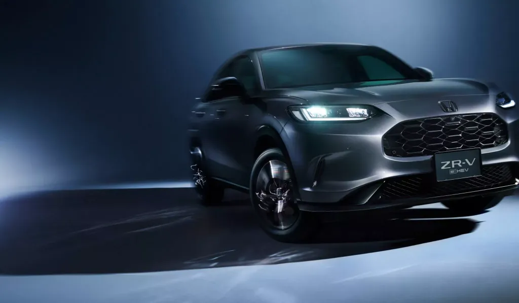 Honda ZR-V в Японии обновили: новые версии, цвета и только гибрид