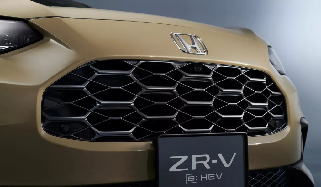Honda ZR-V в Японии обновили: новые версии, цвета и только гибрид