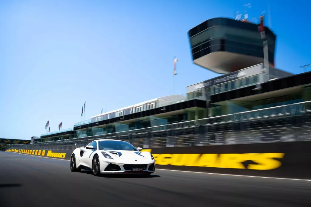 Lotus Emira Bathurst Edition: 375 кВт и 15 экземпляров для Австралии