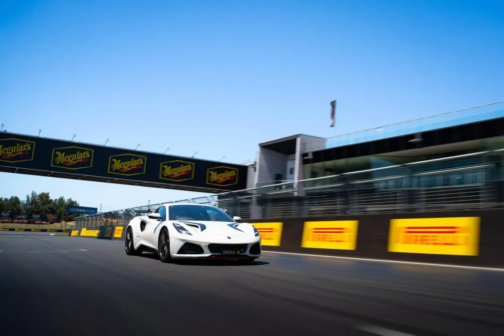 Lotus Emira Bathurst Edition: 375 кВт и 15 экземпляров для Австралии
