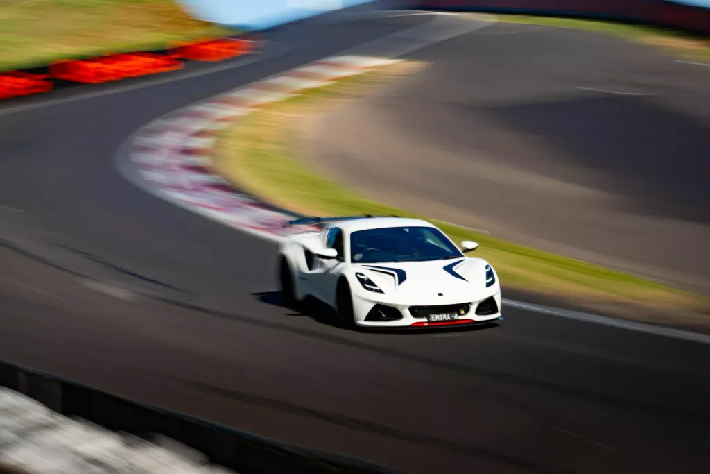 Lotus Emira Bathurst Edition: 375 кВт и 15 экземпляров для Австралии