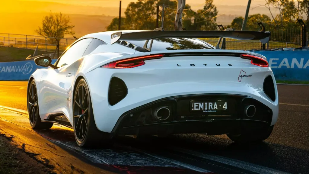 Lotus Emira Bathurst Edition: 375 кВт и 15 экземпляров для Австралии