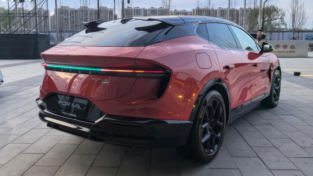 Lotus Eletre X вышел в Китае как 939-сильный гибридный SUV