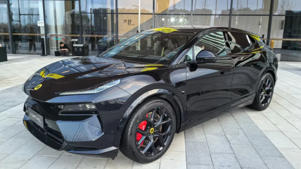 Lotus Eletre X вышел в Китае как 939-сильный гибридный SUV