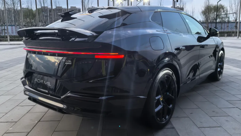 Lotus Eletre X вышел в Китае как 939-сильный гибридный SUV