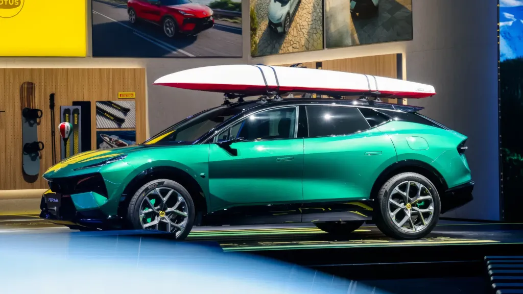 Lotus Eletre X вышел в Китае как 939-сильный гибридный SUV