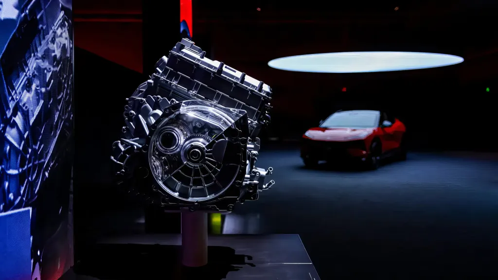 Lotus Eletre X вышел в Китае как 939-сильный гибридный SUV