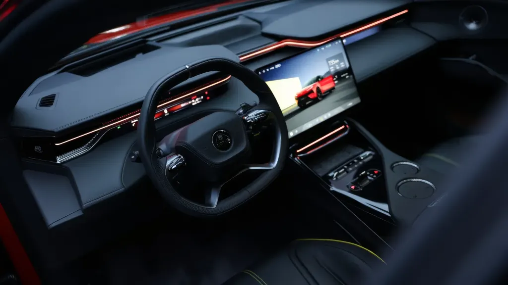 Lotus Eletre X вышел в Китае как 939-сильный гибридный SUV