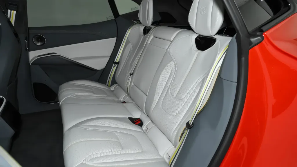 Lotus Eletre X вышел в Китае как 939-сильный гибридный SUV