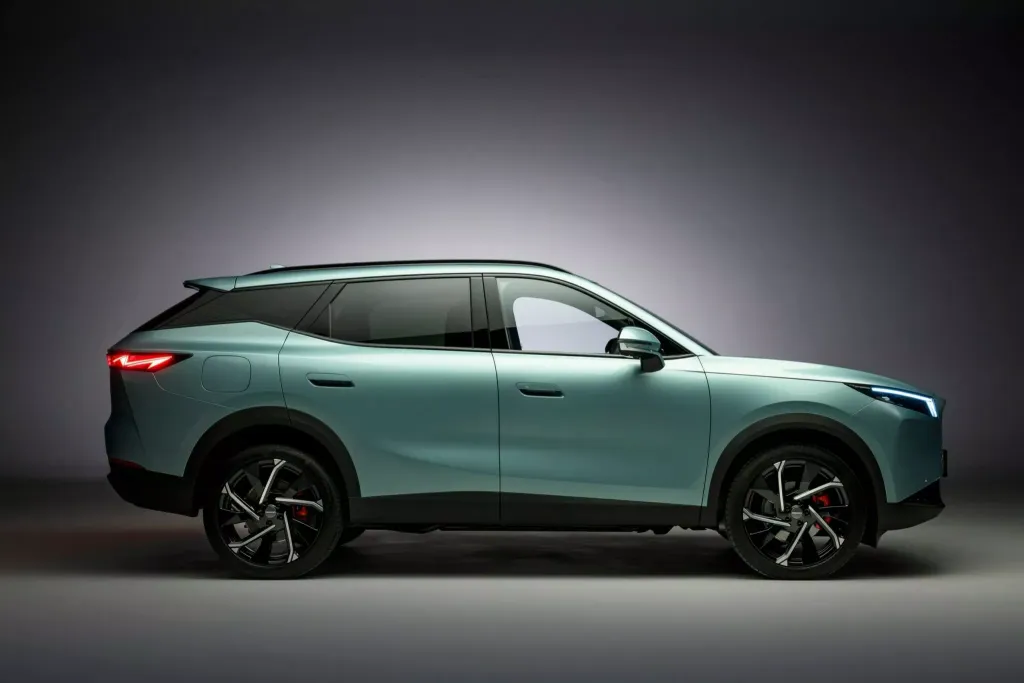 Omoda 7 в Великобритании — старт продаж, цены и характеристики