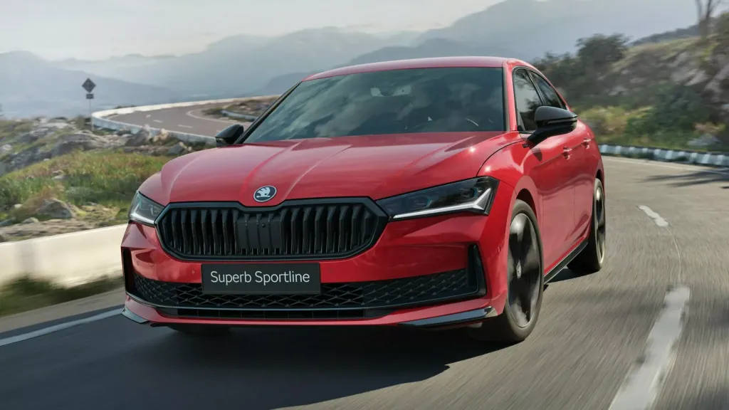 Skoda Superb стала «тихим» флагманом: 268 сил, но без рекордов разгона