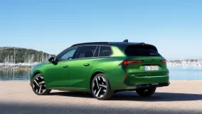 Opel рассказал, как в Astra и других моделях появились спрятанные маленькие акулы