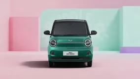 Новый Wuling Hongguang Mini EV стал еще практичнее и сохранил статус одного из самых дешевых EV Китая