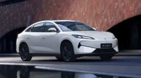 BYD запустила год бесплатной flash-зарядки для седана Linghui e7 для райд-хейлинга