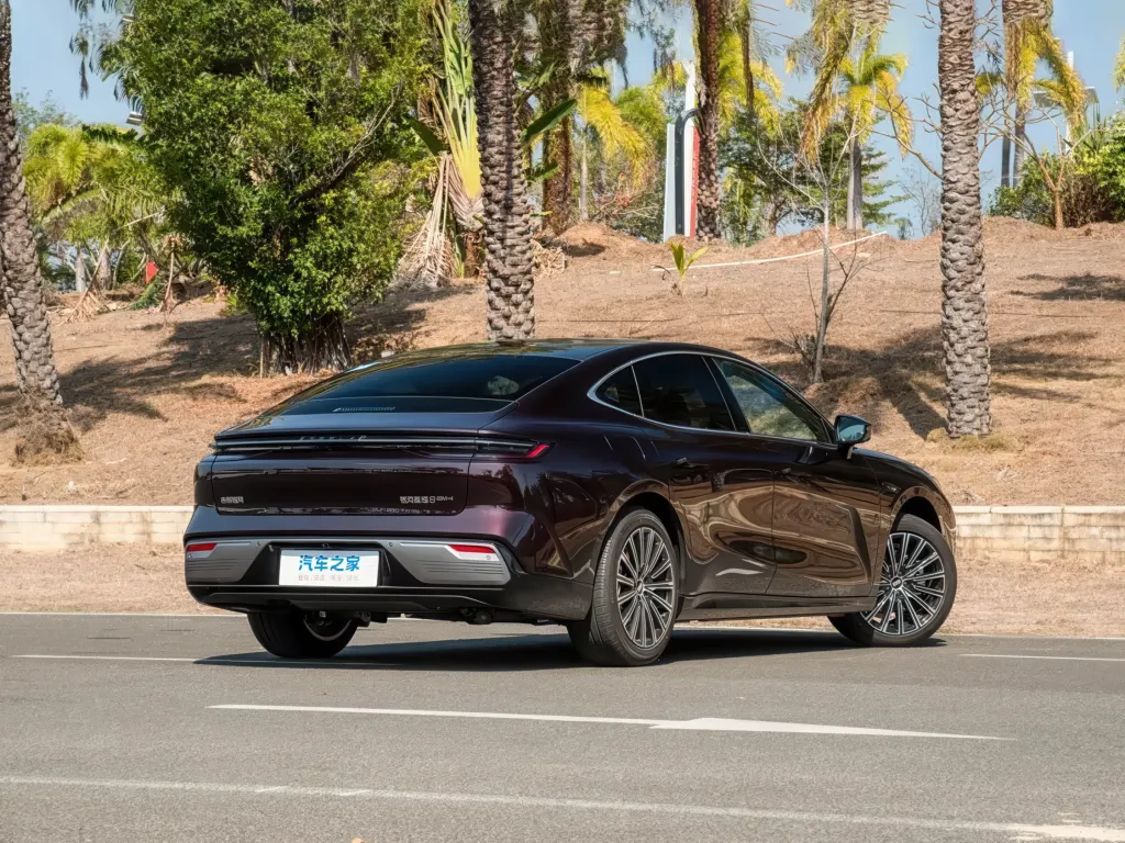 Новый Geely Galaxy Starshine 8 получил LiDAR, 225 км EV-запаса хода и продвинутый автопилот