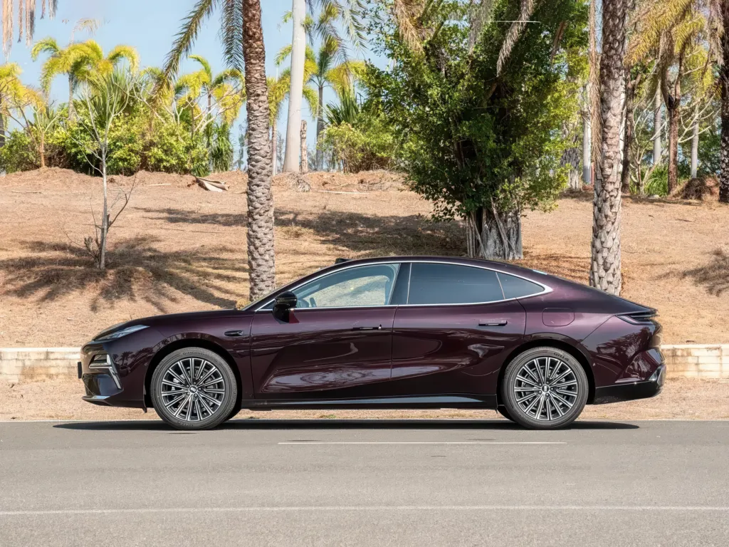 Новый Geely Galaxy Starshine 8 получил LiDAR, 225 км EV-запаса хода и продвинутый автопилот