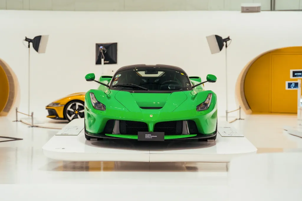 Единственный LaFerrari в цвете Signal Green выставят на аукцион RM Sotheby’s
