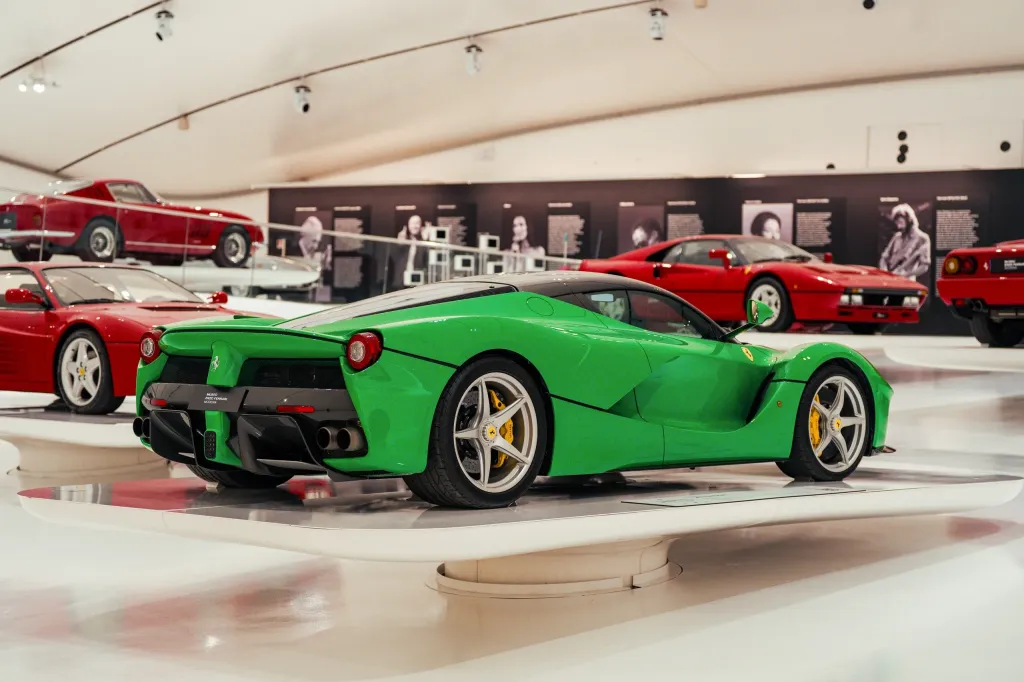 Единственный LaFerrari в цвете Signal Green выставят на аукцион RM Sotheby’s