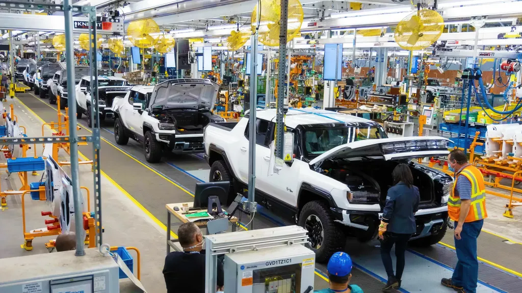 GM временно остановила Factory Zero и отправит домой около 1300 работников из-за слабого спроса на EV