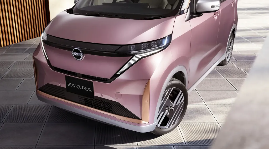 Nissan Sakura получил рестайлинг, цену от 1,87 млн иен и прежние 180 км хода