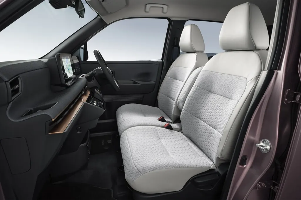 Nissan Sakura получил рестайлинг, цену от 1,87 млн иен и прежние 180 км хода