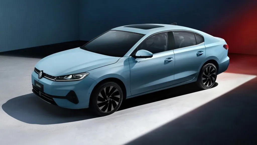 Volkswagen вывел в Китае седан Sagitar S с современным салоном и ценой от 79 800 юаней