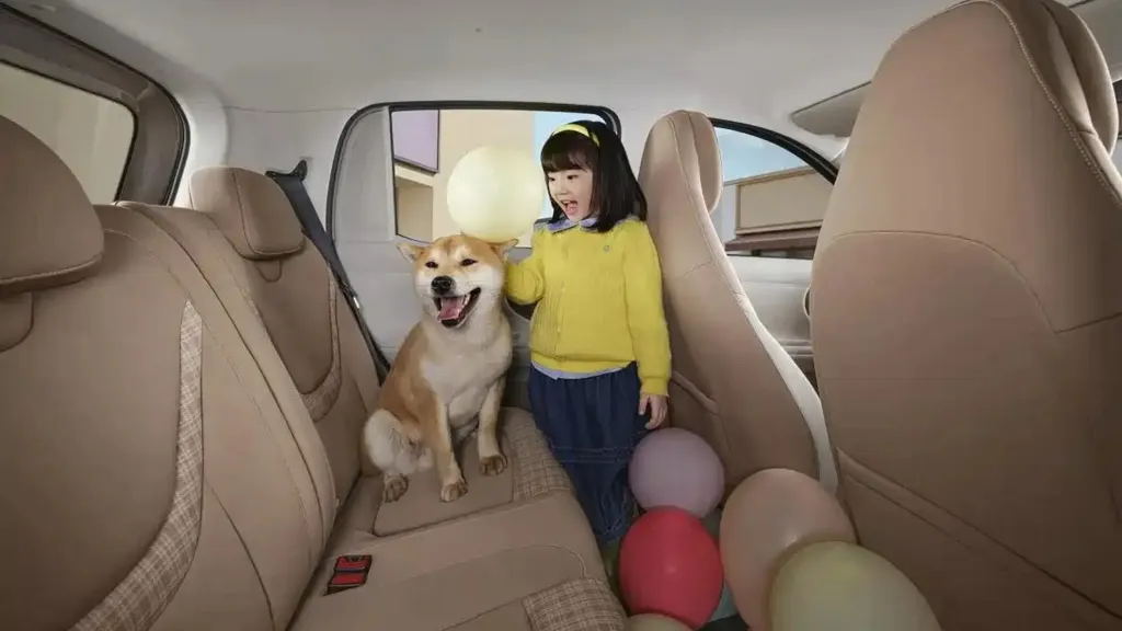 Новый Wuling Hongguang Mini EV стал еще практичнее и сохранил статус одного из самых дешевых EV Китая