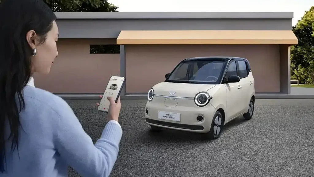 Новый Wuling Hongguang Mini EV стал еще практичнее и сохранил статус одного из самых дешевых EV Китая