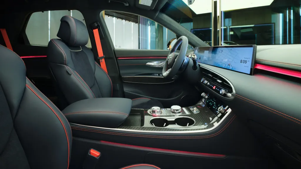 Genesis представил GV70 Prestige Graphite с темным декором